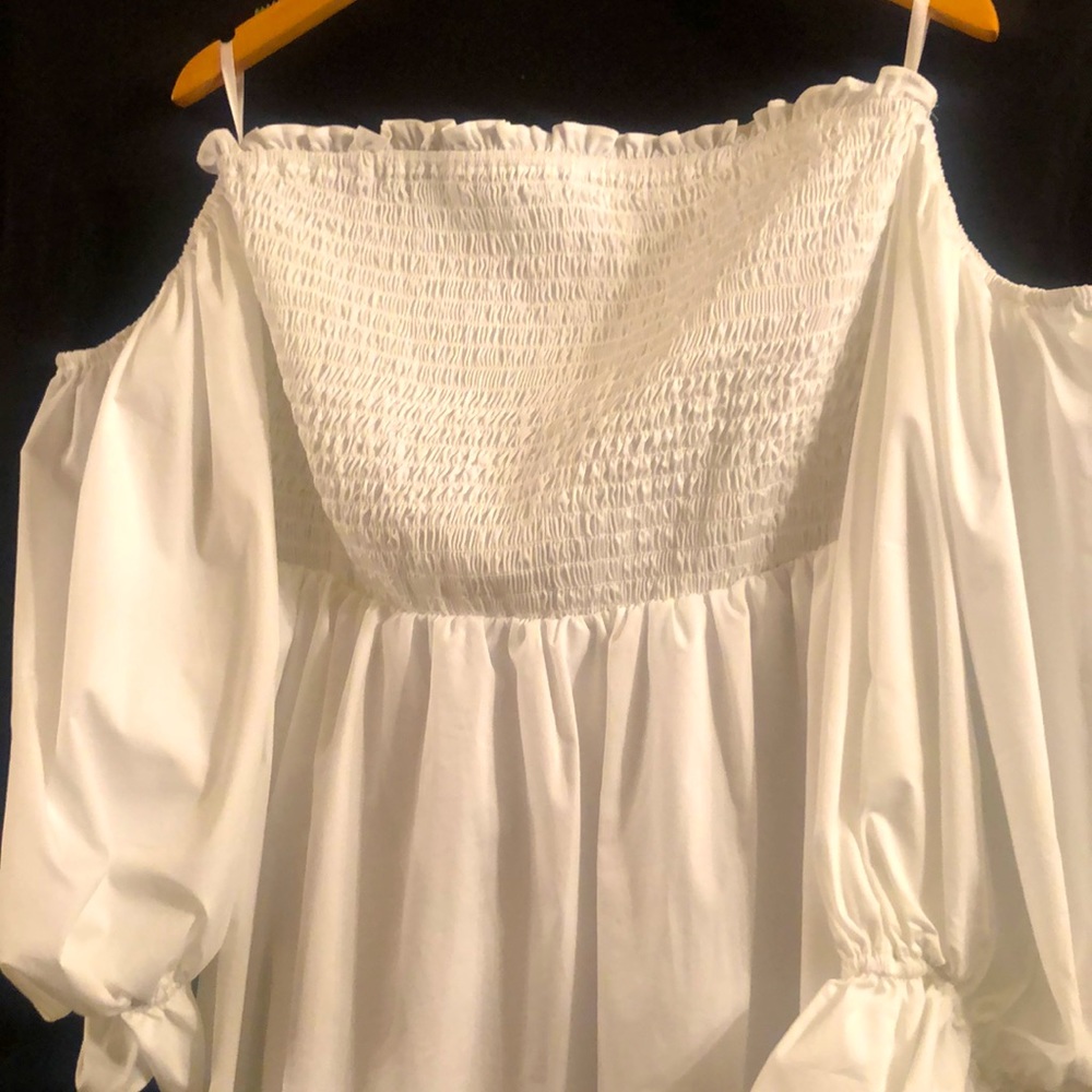 This white peasant cut out sleeve is summertime it